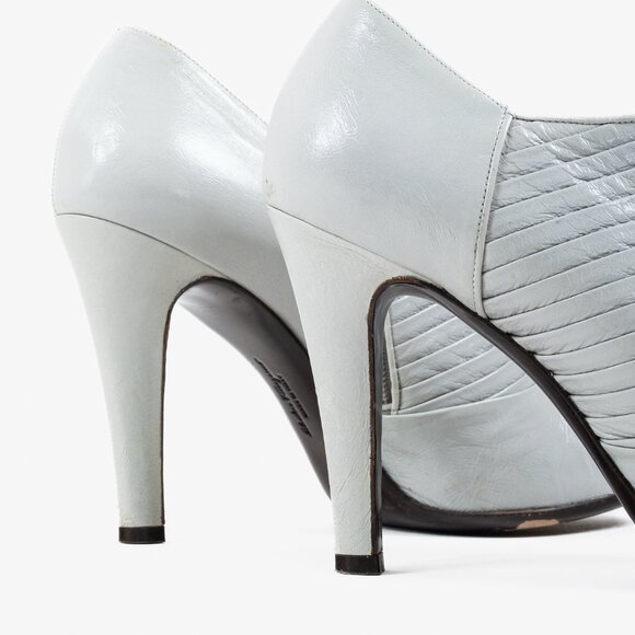 Salvatore Ferragamo Ribbed Leather Pumps - Picture 5 of 11